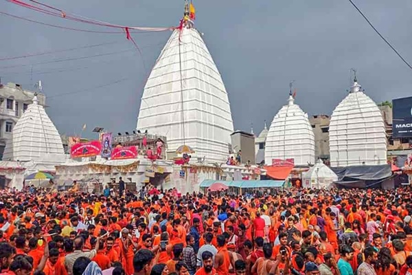 Jharkhand: Lakhs of devotees offer prayers at Baba Baidyanath temple