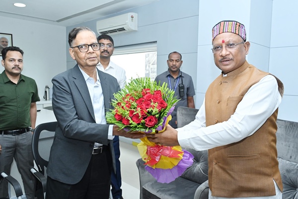सोलहवें वित्त आयोग ने रायपुर में मुख्यमंत्री विष्णुदेव साय और राज्य मंत्रिमंडल के सदस्यों के साथ बैठक की