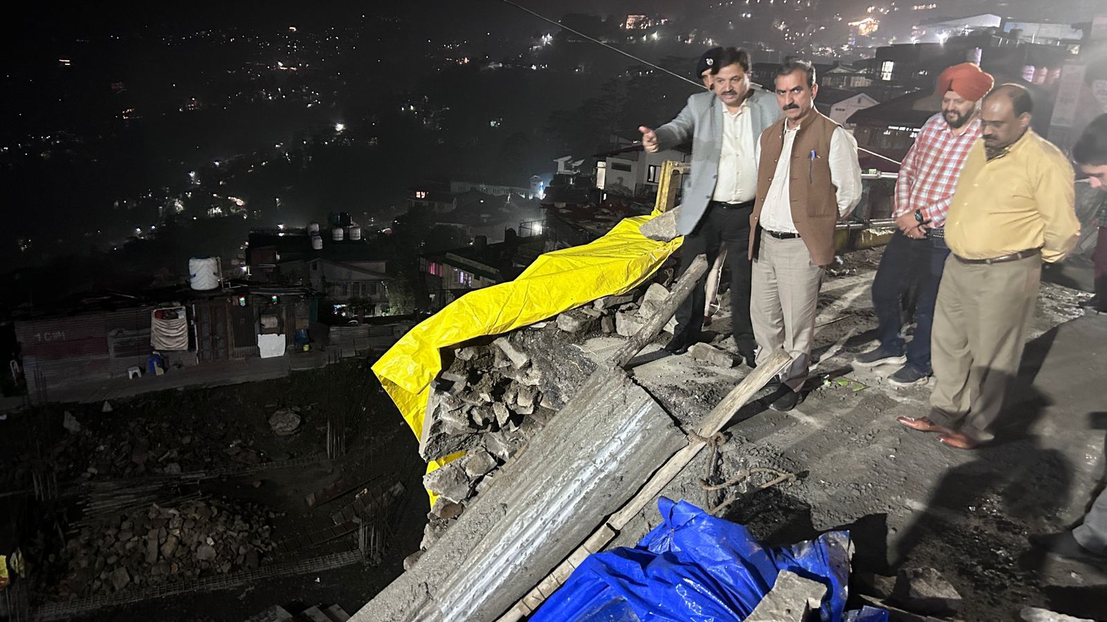 मुख्यमंत्री ने डीडीयू के समीप भूस्खलन प्रभावित क्षेत्र का निरीक्षण किया