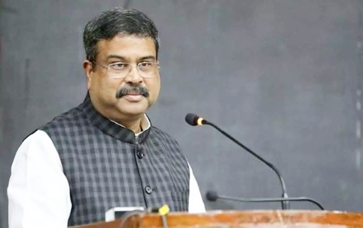 केंद्रीय मंत्री धर्मेंद्र प्रधान ने लोकसभा में कथित दुर्व्यवहार के लिए विपक्ष के नेता राहुल गांधी की निंदा की