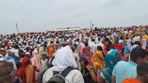 हाथरस जिल्ह्यात झालेल्या दुर्घटनेत मृतांच्या कुटुंबीयांना चार लाख रुपये देण्याची घोषणा