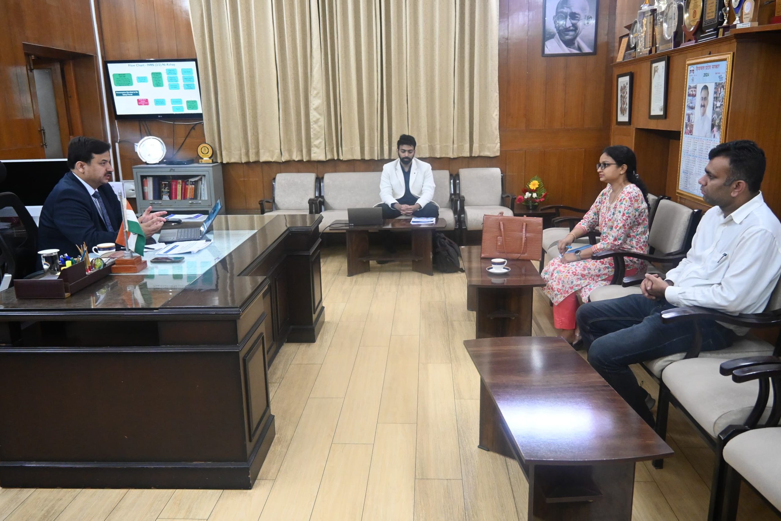 उपायुक्त शिमला अनुपम कश्यप की अध्यक्षता में  जिला को क्षय रोग मुक्त बनाने के उद्देश्य से जपाइगो एवं स्वास्थ्य विभाग के अधिकारियों के साथ बैठक का आयोजन किया गया