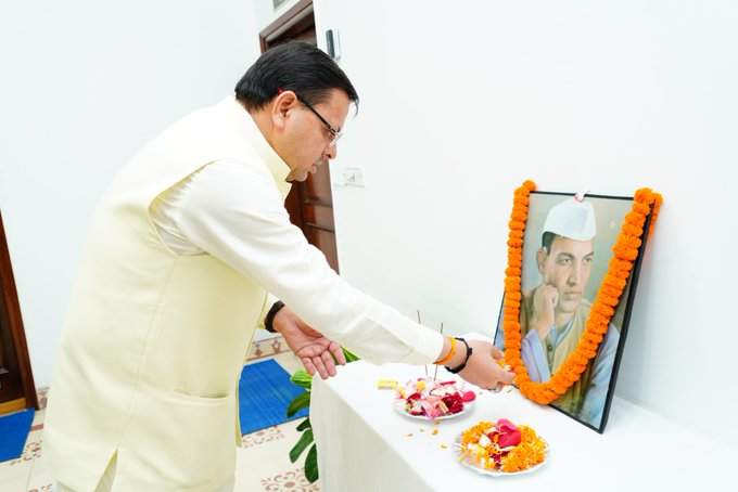 मुख्यमंत्री पुष्कर सिंह धामी ने टिहरी जन क्रांति के नायक अमर शहीद श्रीदेव सुमन की पुण्यतिथि पर उन्हें श्रद्धांजलि दी