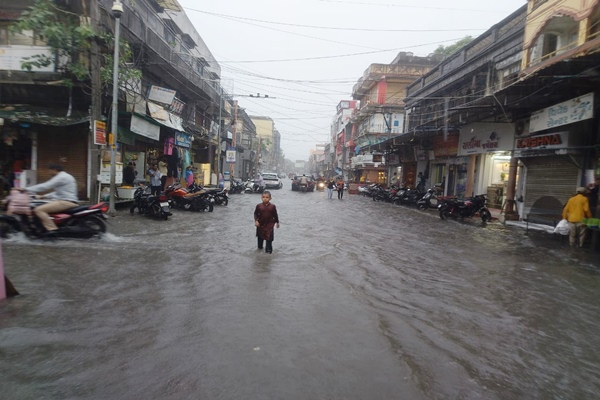 IMD issues red alert for extremely heavy rainfall over Gujarat, Goa, Maharashtra, Andhra Pradesh and Telangana