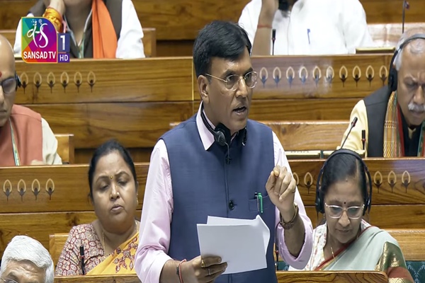 देश में नौकरियों की नहीं कोई कमी, बेरोजगारी दर घटकर हुई 3.2 प्रतिशत : डॉ. मनसुख मांडविया