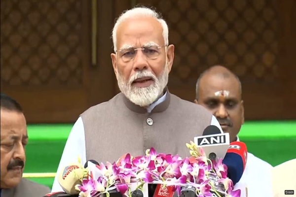 প্রধানমন্ত্রী নরন্দ্র মোদী বলেছেন, ভোটের লড়াই শেষ হয়েছে । মানুষ তাদের রায় জানিয়ে দিয়েছেন।