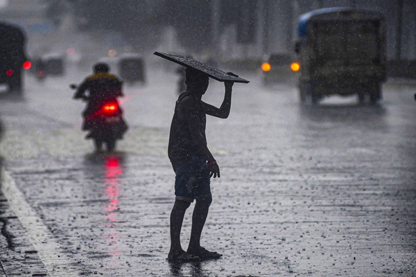 Mumbai Police issues advisory asking citizens to avoid going out in coastal areas due to heavy rainfall