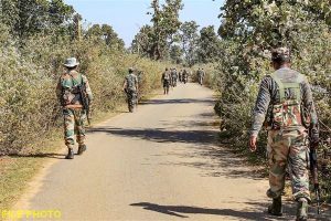मध्य प्रदेश के बालाघाट जिले के पचमा दादर रेंज में सुरक्षा बलों के साथ मुठभेड़ में तीन महिला नक्सलियों समेत चार नक्सली मारे गए