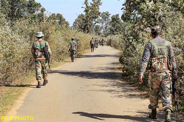 मध्य प्रदेश के बालाघाट जिले में हॉक फोर्स और जिला पुलिस बल के साथ मुठभेड़ में आज तीन नक्सली मारे गए