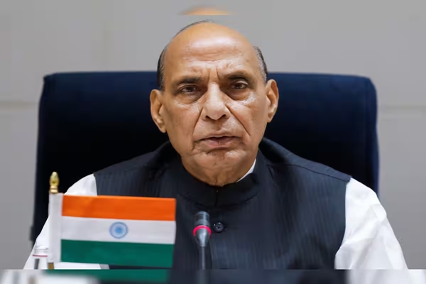 रक्षा मंत्री राजनाथ सिंह ने जम्मू-कश्मीर के डोडा जिले में आतंकरोधी अभियान में सेना के जवानों की शहादत पर दुख व्यक्त किया