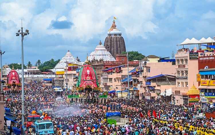  Odisha: Three chariots of Lord Jagannath, Lord Balabhadra, Devi Subhadra reach Sri Gundicha temple in Puri