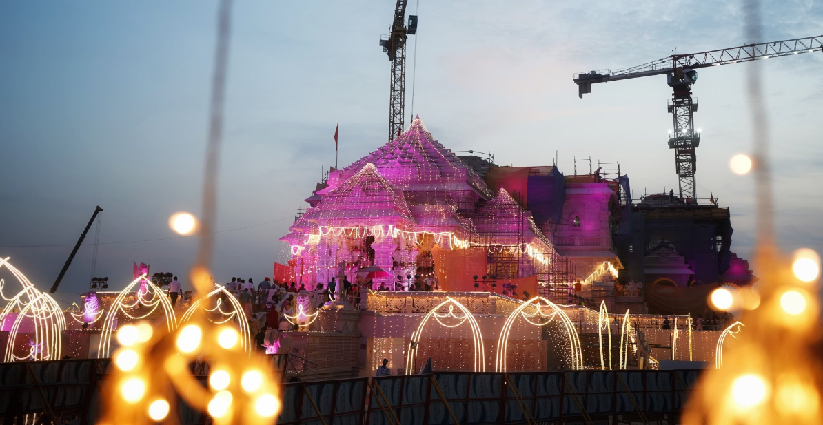 अयोध्या के श्रीराम जन्मभूमि मंदिर में पुजारियों के लिये बनाया गया है ड्रेस कोड