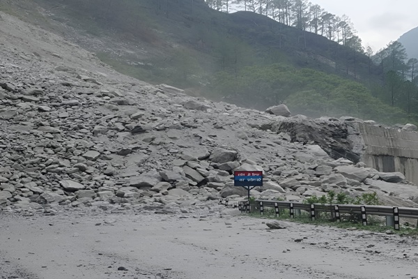 Uttarakhand: Badrinath National Highway in Chamoli district blocked for road traffic for 3rd consecutive day