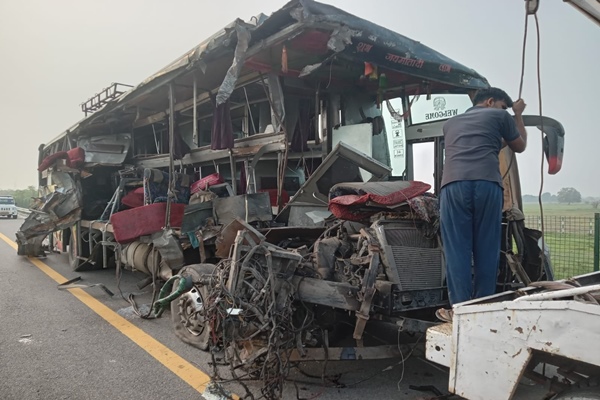 UttarPradesh: At least 18 killed and 19 injured in road accident in Unnao district