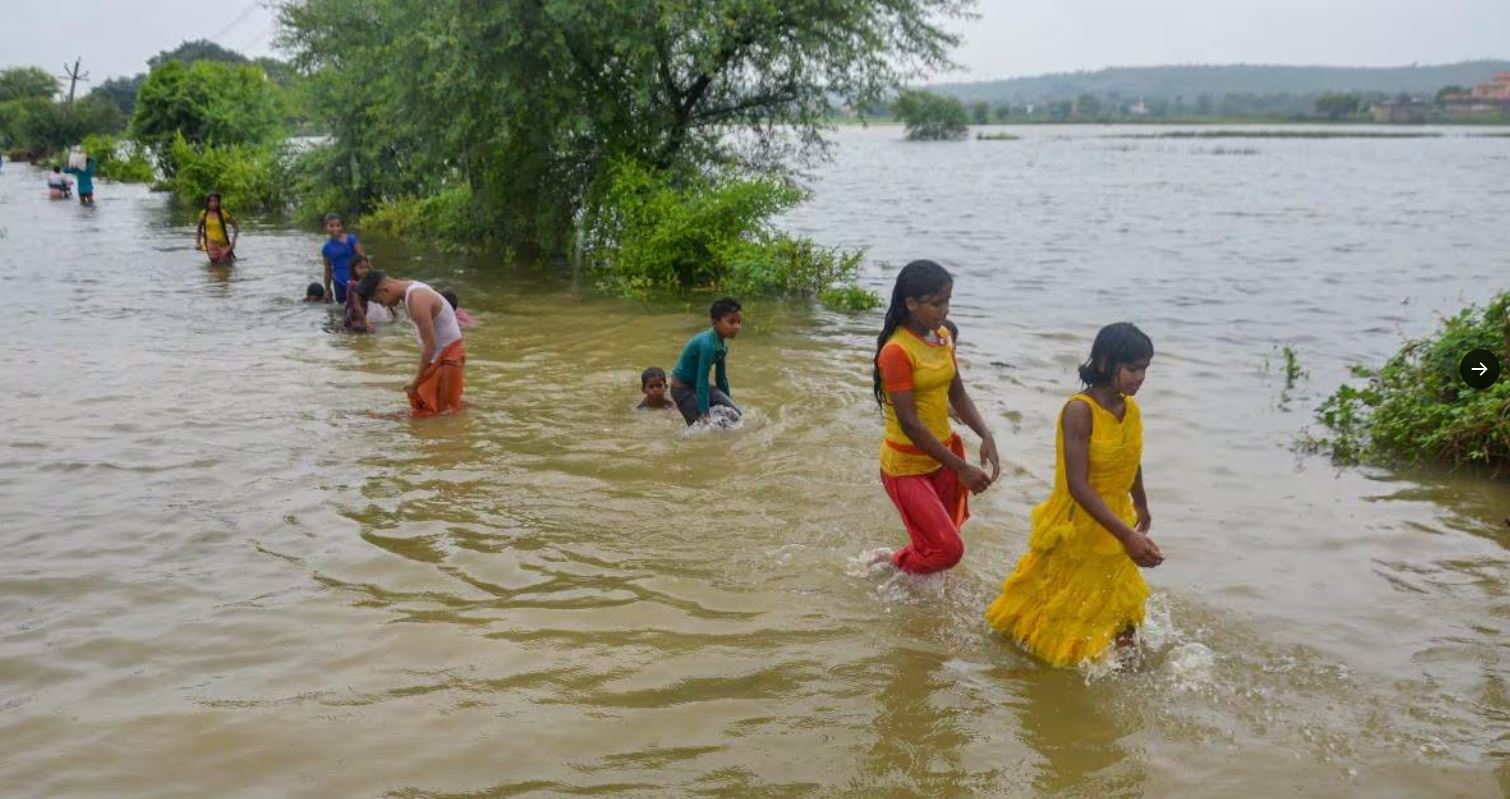 उत्‍तर प्रदेश में 17 जिलों के 1 हजार 500 से अधिक गांव बाढ़ की चपेट में आए
