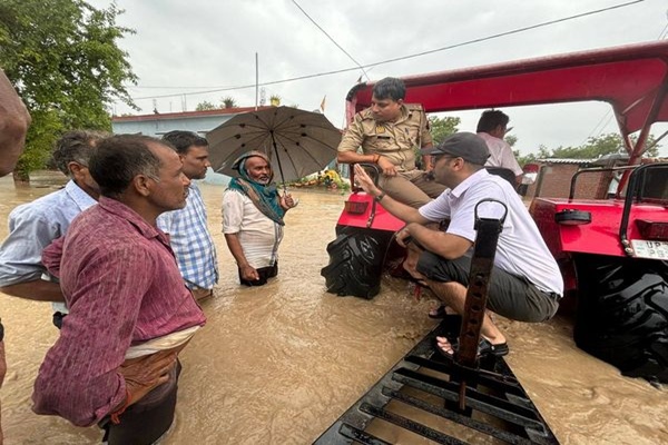उत्तर प्रदेश: बाढ़ की स्थिति का जायजा लेंगे मुख्यमंत्री योगी आदित्यनाथ और केंद्रीय मंत्री जितिन प्रसाद