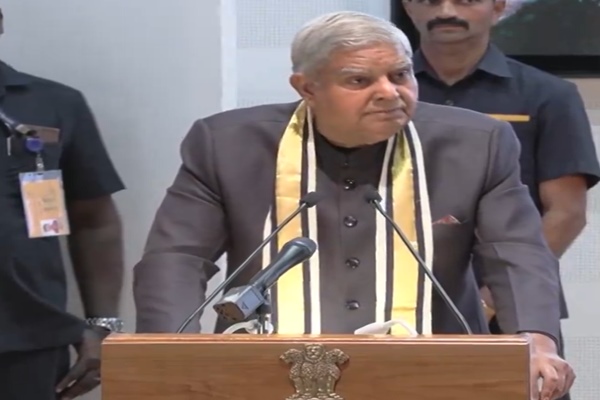उपराष्‍ट्रपति जगदीप धनखड़ ने आज भारतीय अंतरिक्ष अनुसंधान संगठन के अभियानों की उपलब्धियों की प्रशंसा की