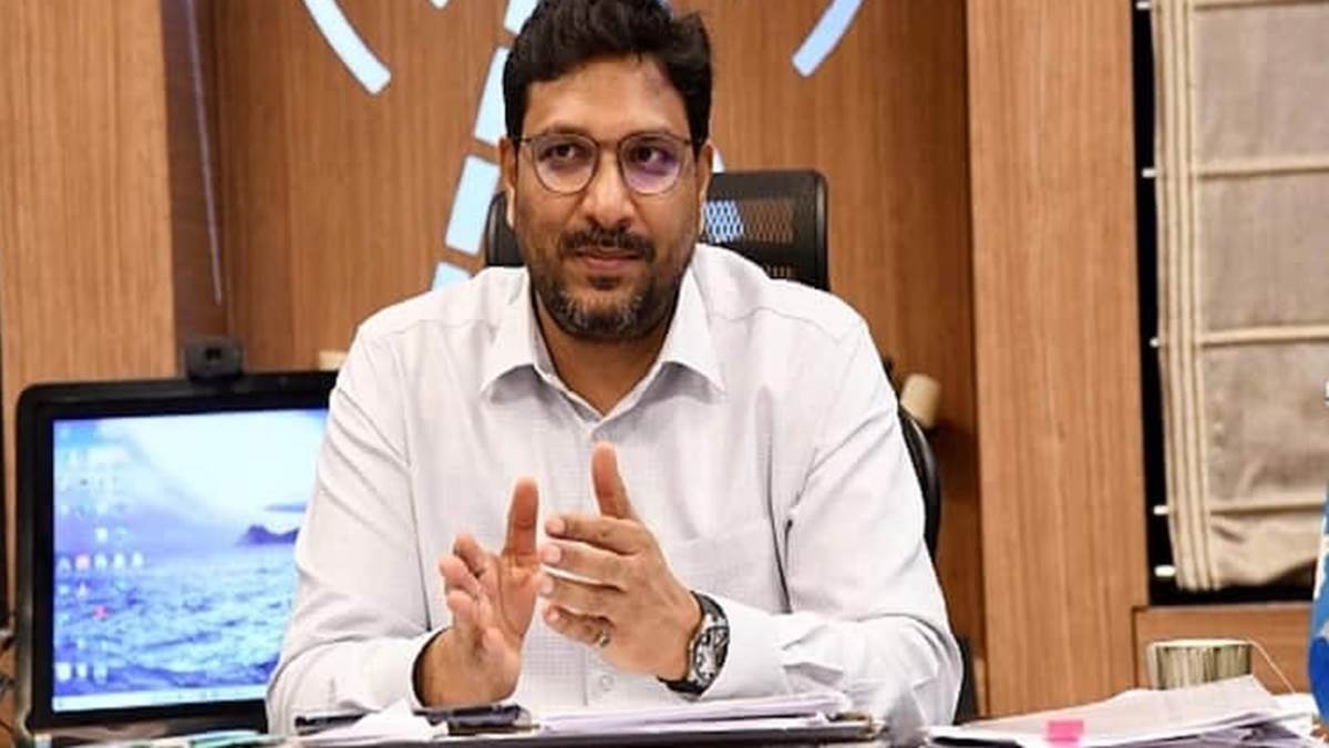 ईडी की कार्रवाई के बाद राज्य सरकार ने ऊर्जा विभाग के प्रधान सचिव संजीव हंस को पद से हटाया