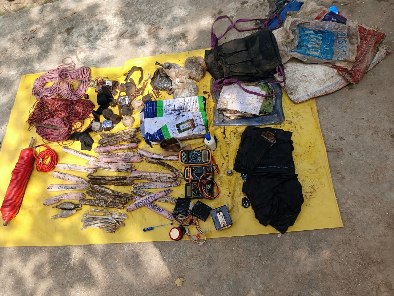 सुकमा जिले में सुरक्षा बलों ने माओवादियों द्वारा छिपाकर रखा गया गोला-बारूद बरामद किया है