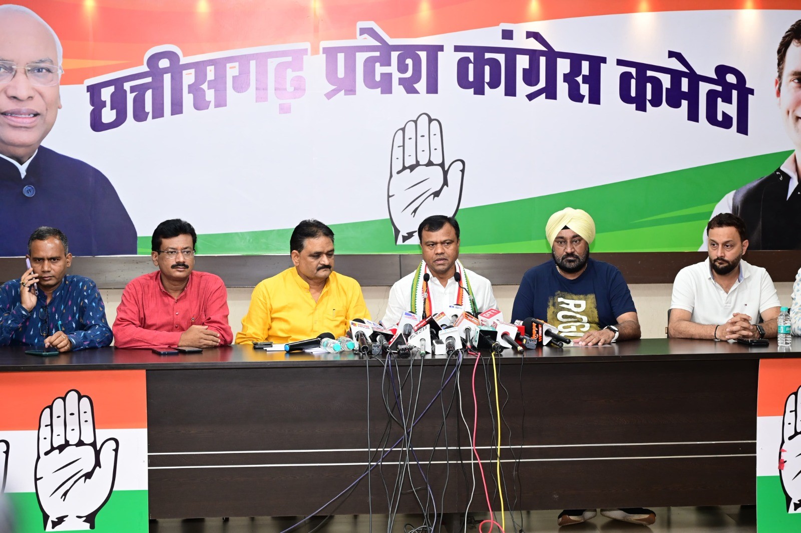 प्रदेश कांग्रेस अध्यक्ष दीपक बैज ने राज्य सरकार से बिजली की कीमतों में की गई 8 प्रतिशत की बढ़ोत्तरी वापस लेने की मांग की