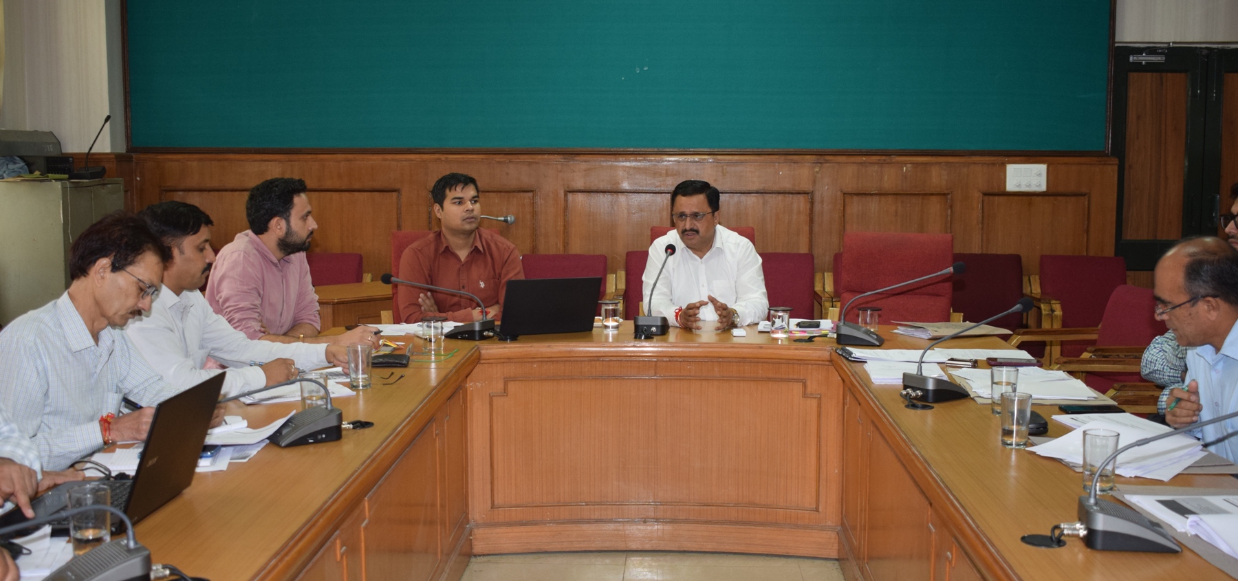 लक्षित वर्गों को समय पर मिले सरकारी योजनाओं का लाभ, सोलन उपायुक्त ने सभी अधिकारियों को दिए निर्देश 