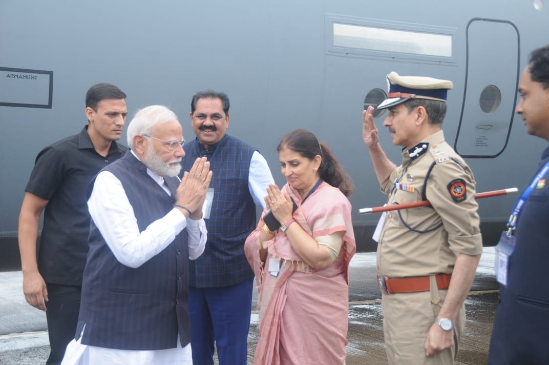 लखपती दीदी मेळाव्यासाठी प्रधानमंत्री नरेंद्र मोदी यांचं जळगावात आगमन
