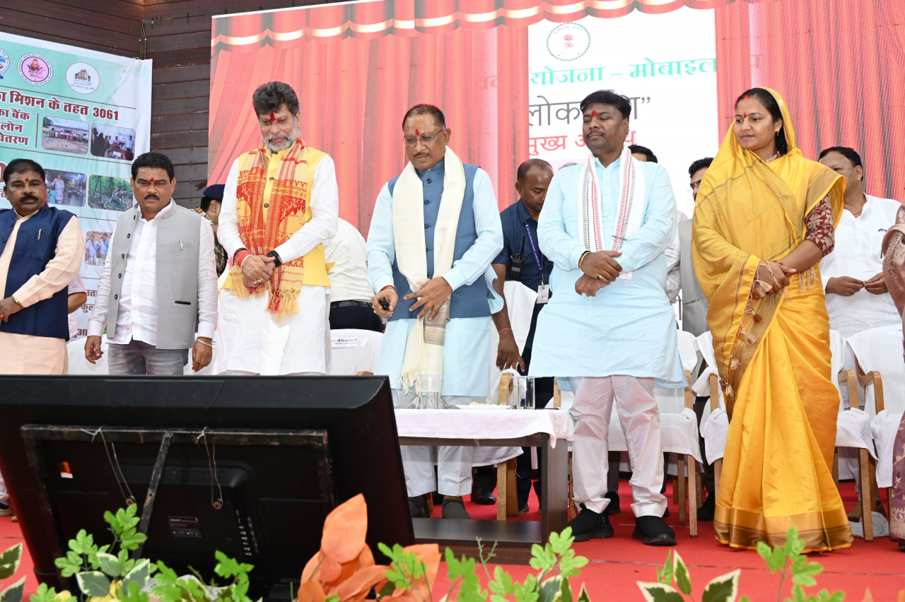 मुख्यमंत्री विष्णुदेव साय ने महतारी वंदन योजना की छठवीं किश्त की राशि हितग्राहियों के खातों में ऑनलाइन अंतरित की