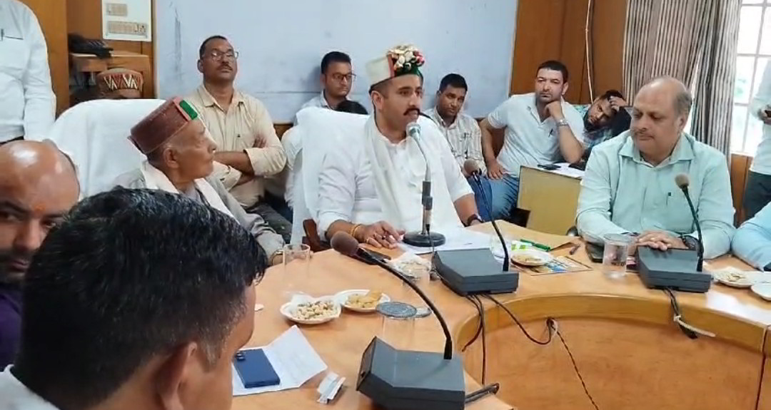 भरमौर में एकीकृत जनजातीय विकास परियोजना के विभिन्न विकास कार्यों की समीक्षा बैठक आयोजित