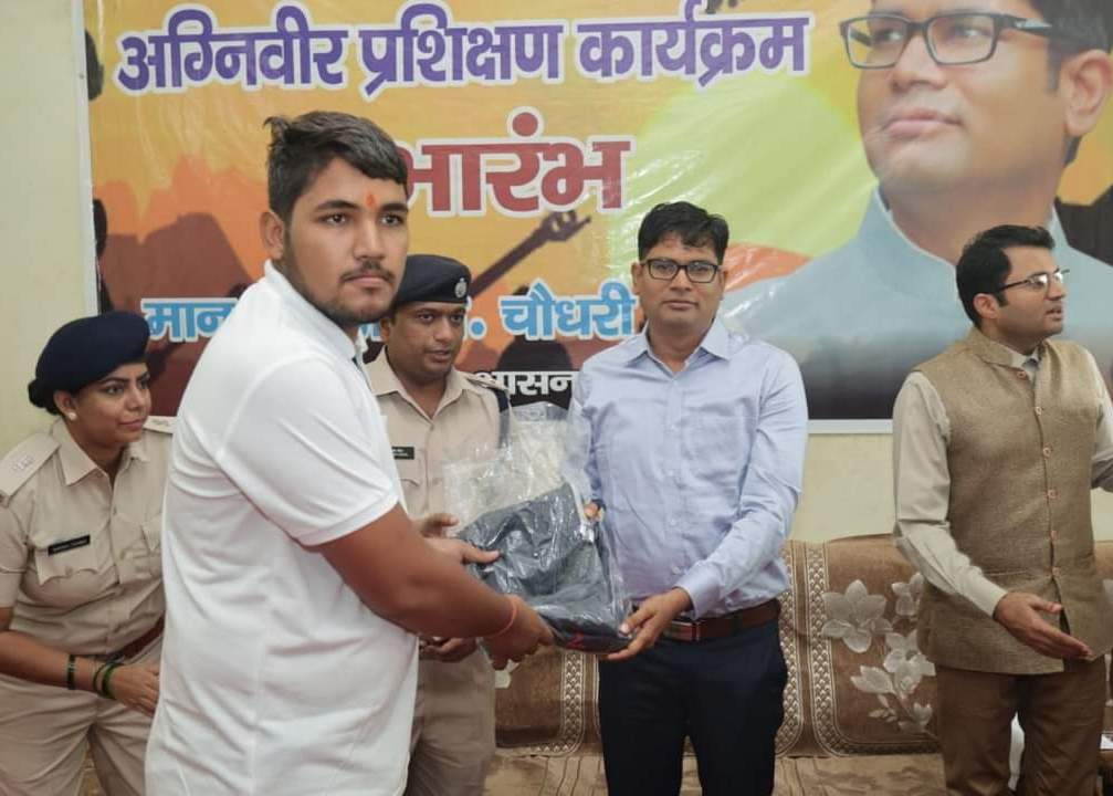 छत्तीसगढ़ के वित्त मंत्री ओ.पी.चौधरी ने रायगढ़ जिला मुख्यालय के पुलिस लाइन उर्दना में अग्निवीर प्रशिक्षण कार्यक्रम का शुभारंभ किया