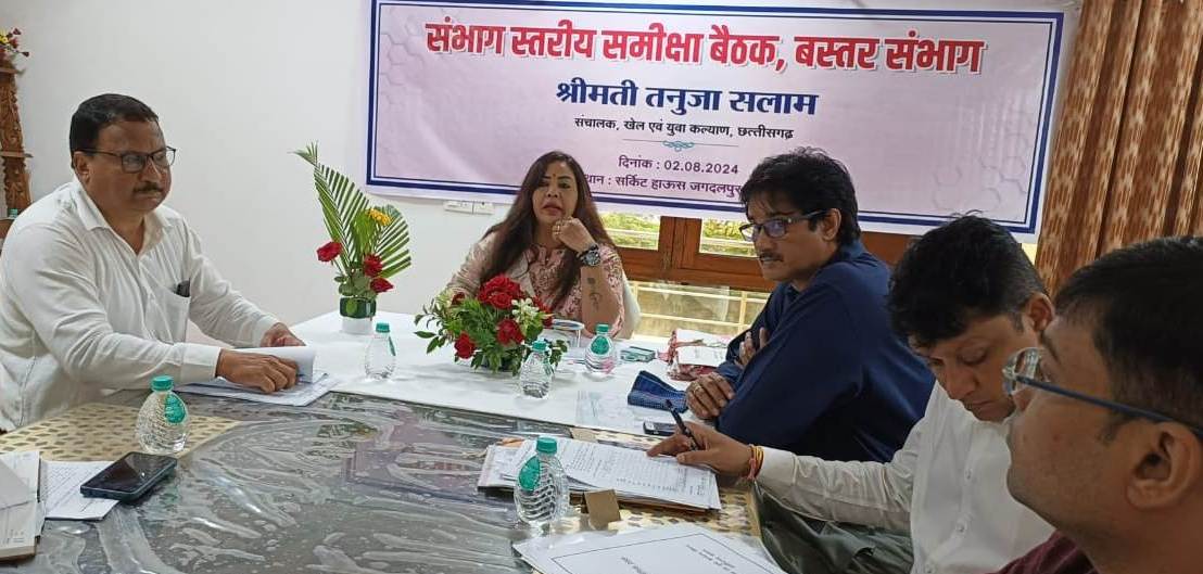 खेल संचालक तनूजा सलाम ने कल जगदलपुर में बस्तर संभाग के सभी खेल अधिकारियों की बैठक लेकर बस्तर ओलंपिक की तैयारियों की समीक्षा की