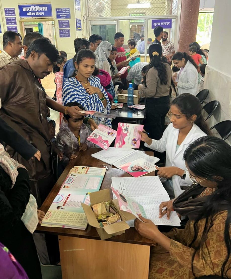 रायपुर के आयुर्वेद महाविद्यालय चिकित्सालय में कल शनिवार को स्वर्णप्राशन का आयोजन किया गया
