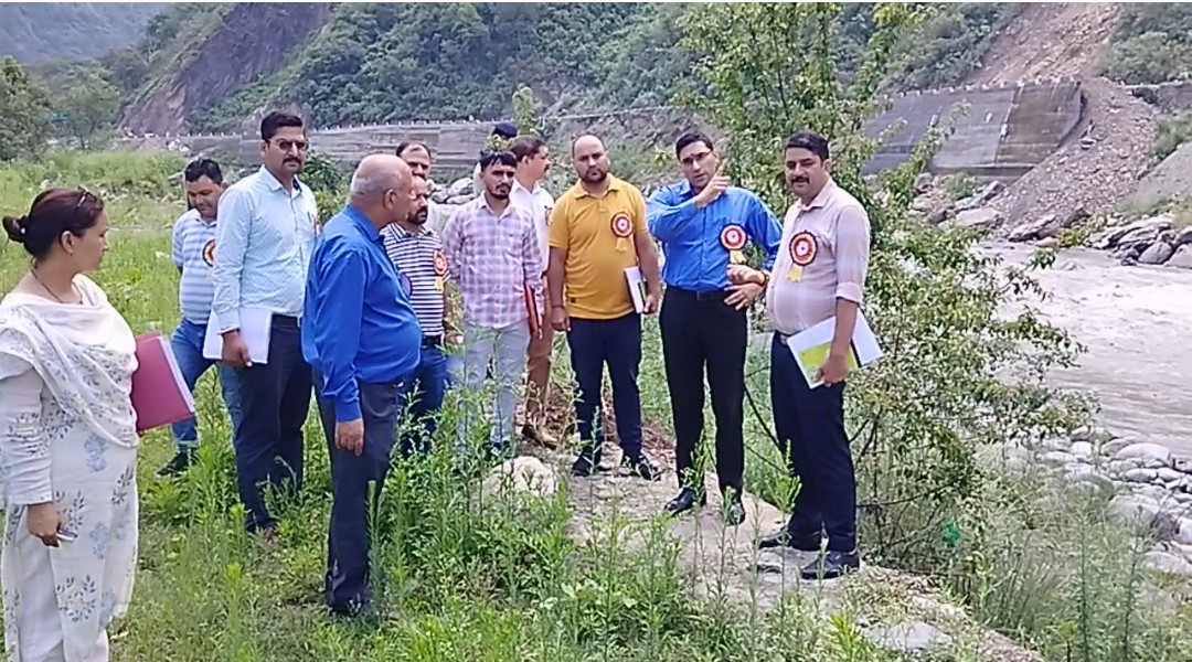 उपायुक्त मुकेश रेपसवाल की अध्यक्षता में  जवाहर नवोदय विद्यालय सरोल  में विद्यालय प्रबंधन समिति बैठक का आयोजन किया गया