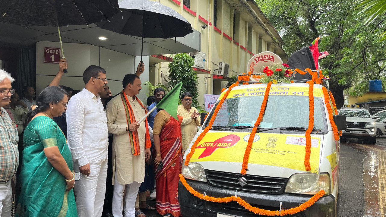 प्रदेश के स्वास्थ्य मंत्री श्याम बिहारी जायसवाल ने एच.आई.वी. एड्स की रोकथाम और जन-जागरूकता के लिए प्रचार अभियान का किया शुभारंभ
