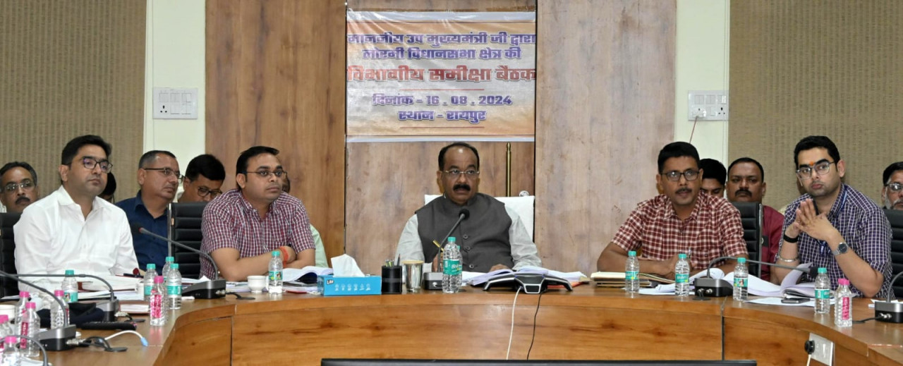 उपमुख्यमंत्री अरूण साव ने रायपुर में विकास कार्यों की प्रगति और शासकीय योजनाओं के क्रियान्वयन की समीक्षा की
