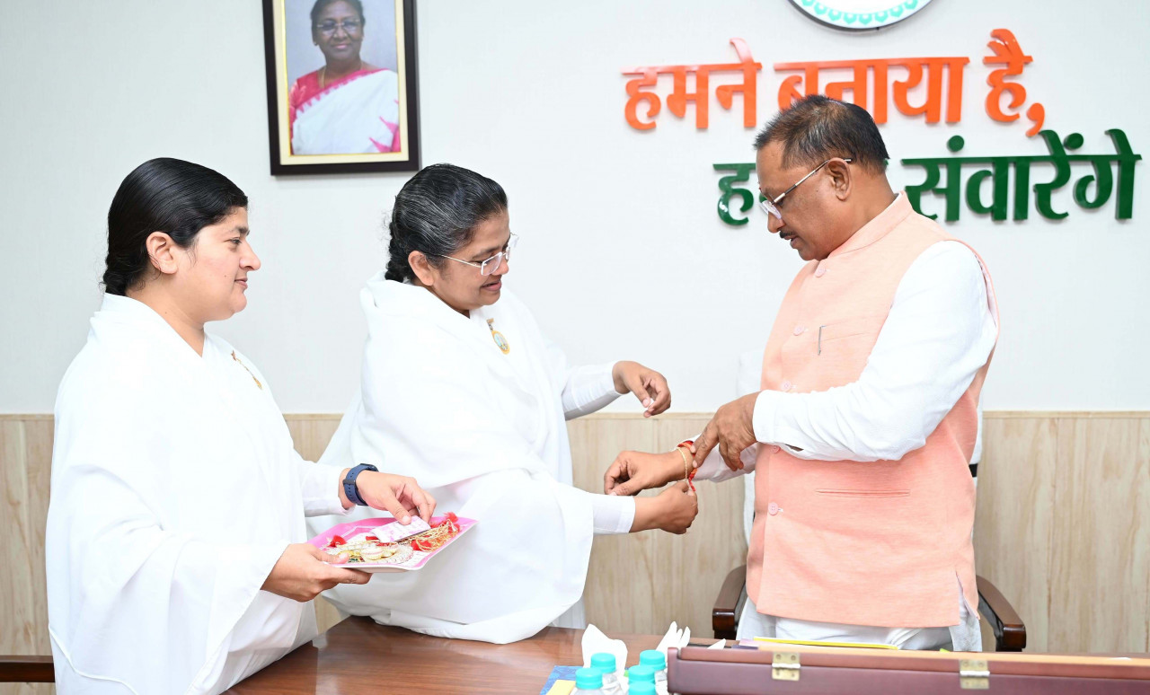 मुख्यमंत्री विष्णुदेव साय से प्रजापिता ब्रह्मकुमारी ईश्वरीय विश्वविद्यालय रायपुर की संचालिका ब्रह्मकुमारी सविता बहन और ब्रह्मकुमारी रश्मि बहन ने मुलाकात की