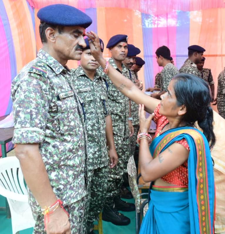देशभर सहित आज छत्तीसगढ़ में सुरक्षा के लिए तैनात जवानों ने ‘‘रक्षा बंधन’’ का पर्व मनाया
