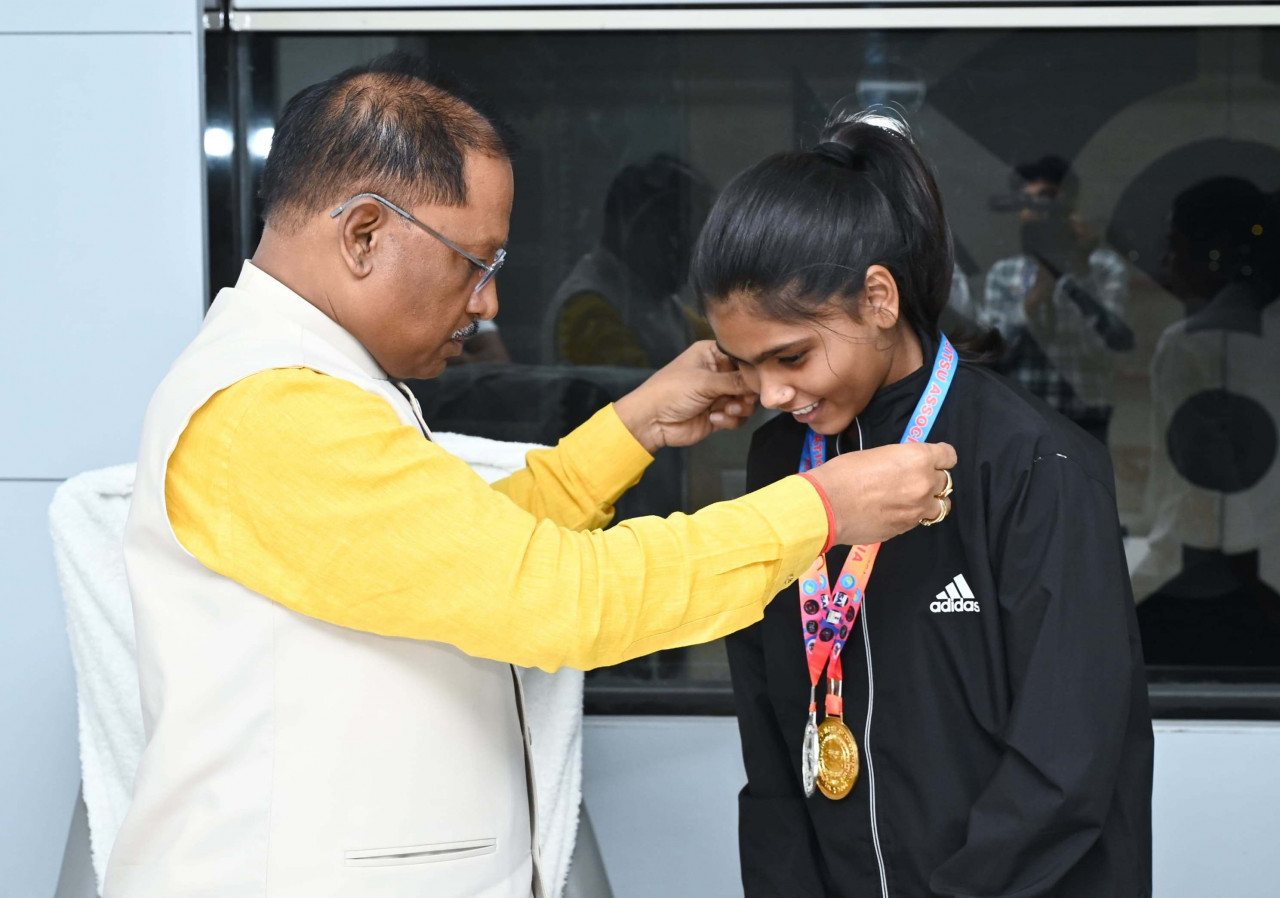 जु-जित्सु खिलाड़ी सानिया परवीन और शबा परवीन ने मुख्यमंत्री विष्णु देव साय से की मुलाकात