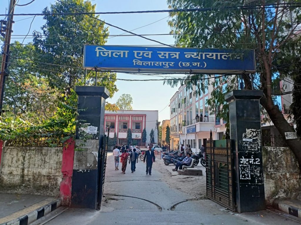 बिलासपुर अपर सत्र न्यायालय ने अपने परिवार के चार लोगों की हत्या के दोषी को फांसी की सजा सुनाई है