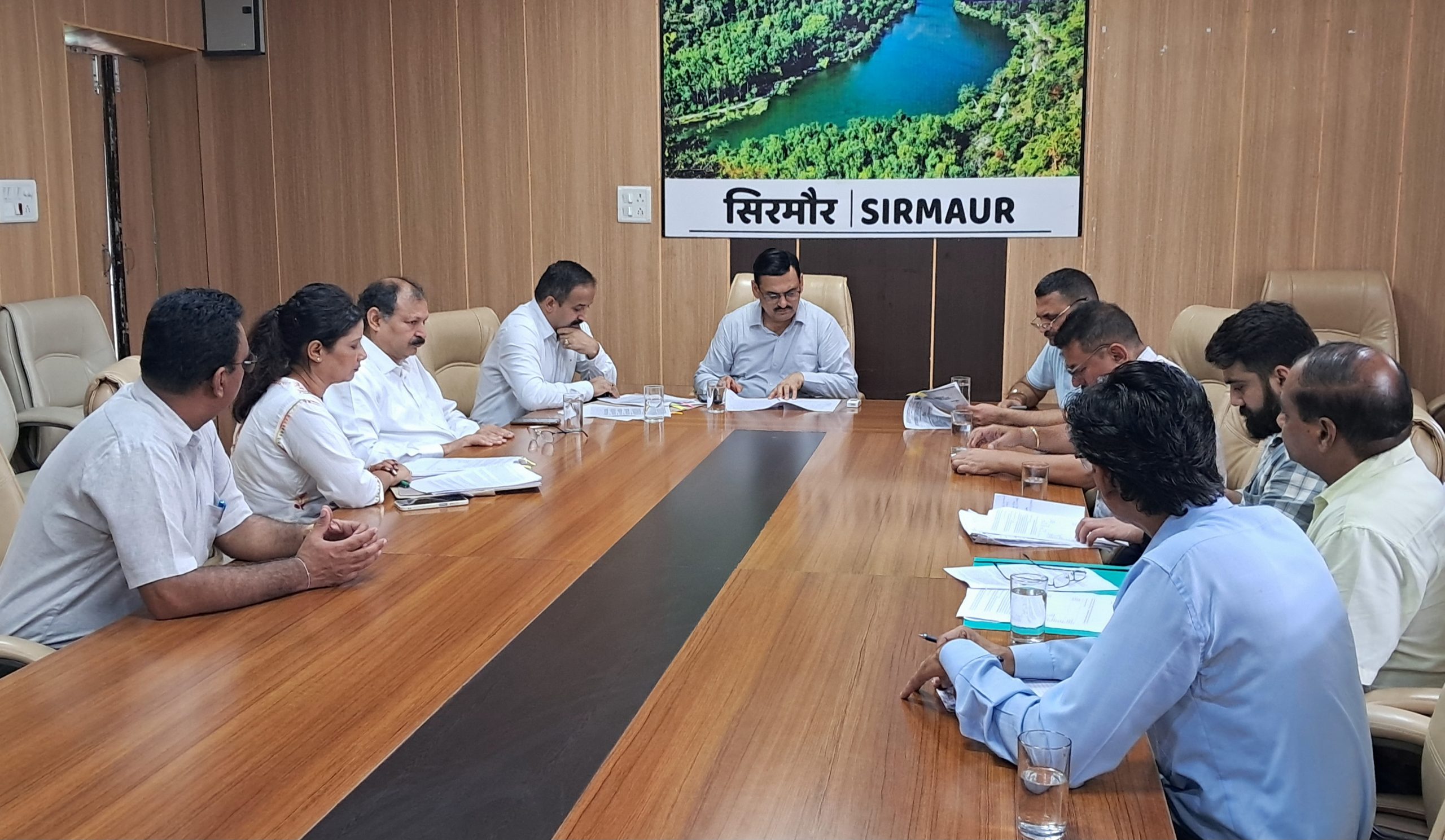 उपायुक्त कार्यालय में जिला सड़क सुरक्षा समिति की बैठक का हुआ आयोजन