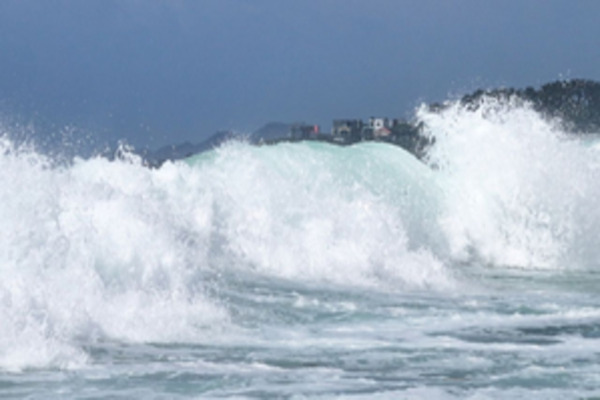 Japan Issues Emergency Warnings for Storms & High Waves in Kagoshima