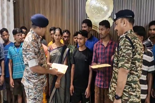 চত্তিশগড়ৰ বিজাপুৰত ২৫জন মাওবাদীৰ আত্মসমৰ্পণ
