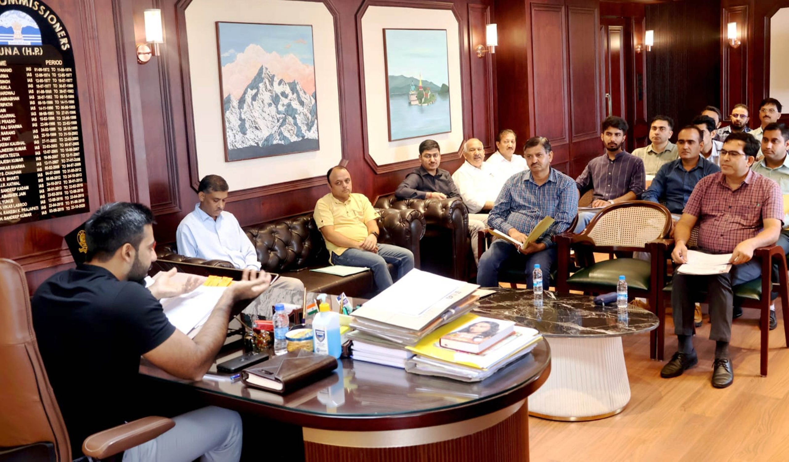 उपायुक्त जतिन लाल ने ऊना जिले में विभिन्न विकास परियोजनाओं की प्रगति की समीक्षा की