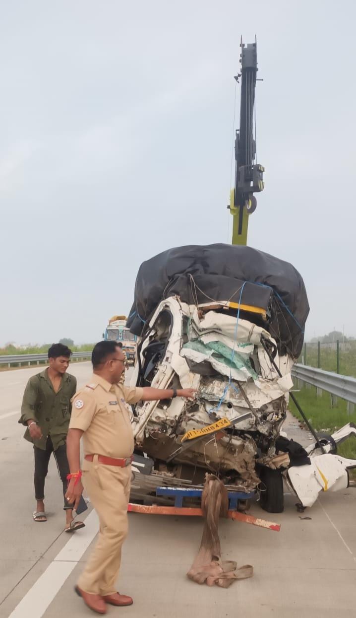 जालना जिल्ह्यात दोन वेगवेगळया ठिकाणी झालेल्या अपघातात ३ जणांचा मृत्यू