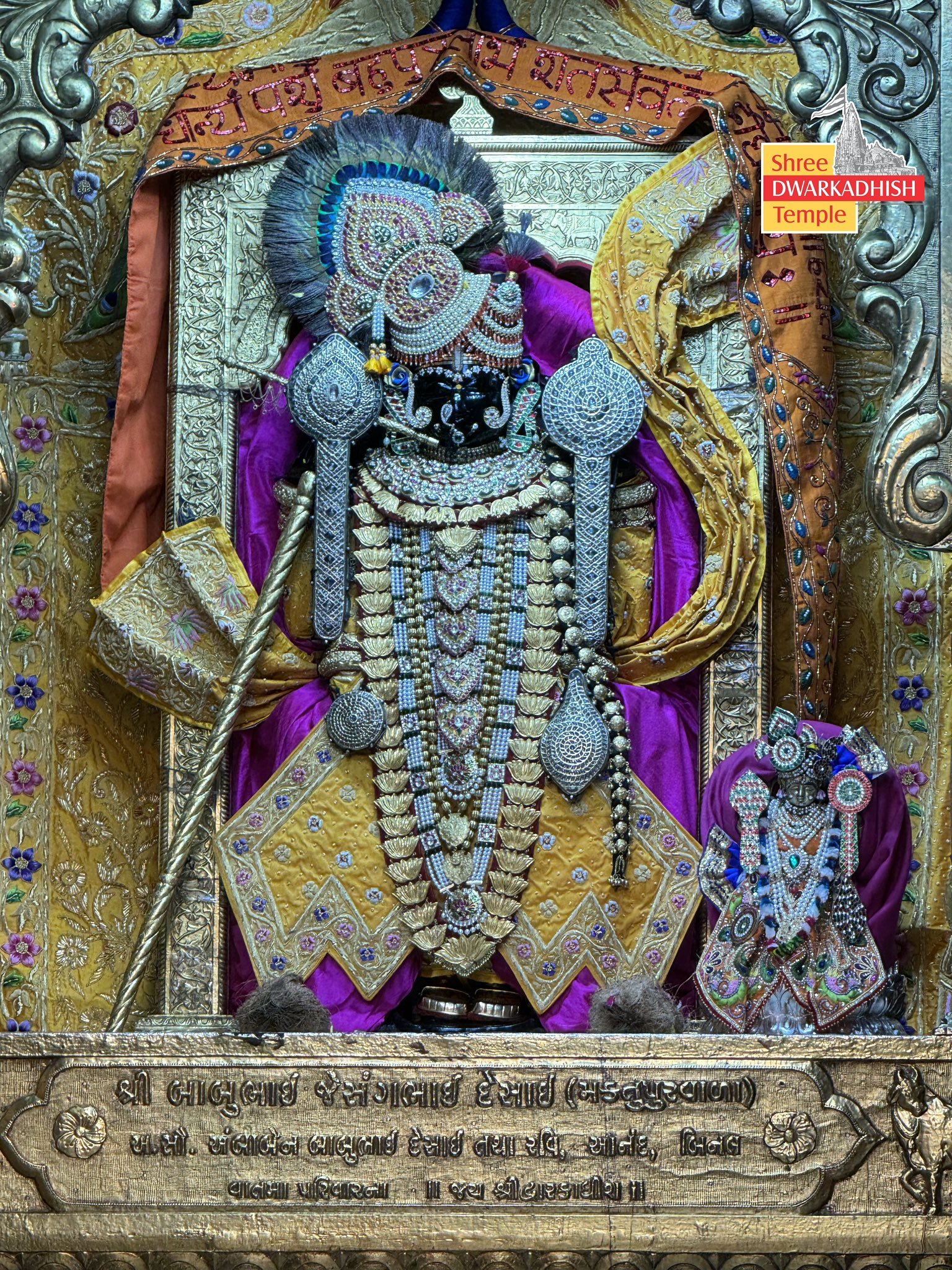 અતિભારે વરસાદ વચ્ચે પણ દ્રારકા, શામળાજી, ડાકોરના કૃષ્ણમંદિરોમાં જન્માષ્ટમીની ઉજવણી થઇ હતી
