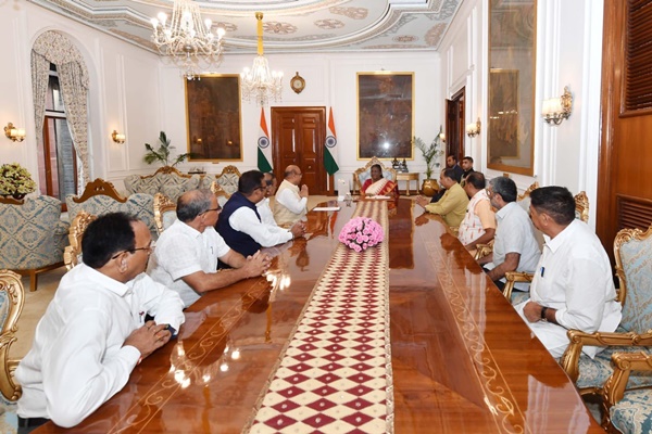 BJP MLAs meet President Droupadi Murmu; demand dismissal of AAP-led Delhi govt