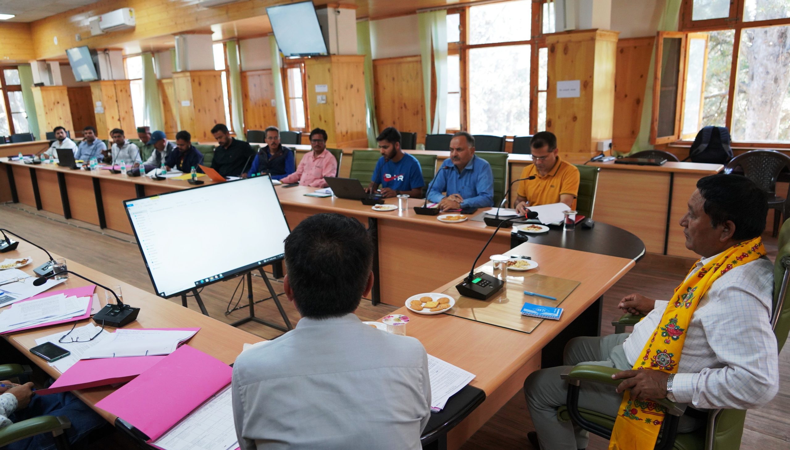 करच्छम व भावानगर के लोक निर्माण अधिकारियों के साथ आयोजित की बैठक