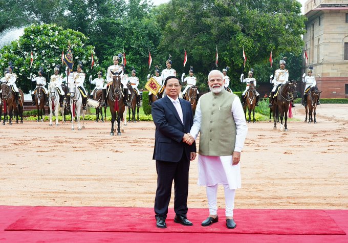 प्रधानमंत्री नरेंद्र मोदी आणि व्हिएतनामचे प्रधानमंत्री फाम मिन्ह चिन्ह यांच्यात द्विपक्षीय बैठक