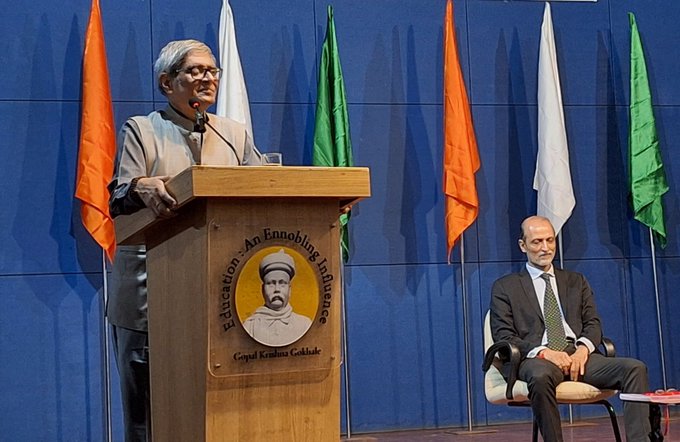 जमीन सुधारणा ही काळाची गरज असल्याचं विवेक देबरॉय यांचं प्रतिपादन