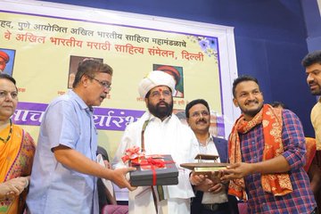 जवाहरलाल नेहरू विद्यापीठात कुसुमाग्रजांच्या नावानं अध्यासन सुरू करण्यासाठी निधी देण्याची मुख्यमंत्र्यांची घोषणा