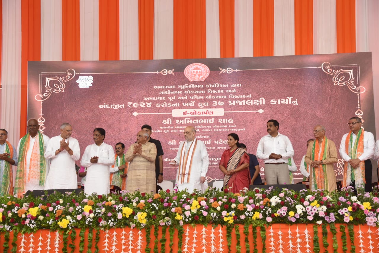 કેન્દ્રીય ગૃહમંત્રી અમિત શાહે અમદાવાદમાં 188 હિન્દુ શરણાર્થીને CAA હેઠળ નાગરિકતા પ્રમાણપત્ર એનાયત કર્યા